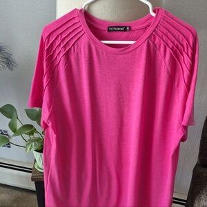XL Women's Pink Top. IN GREAT CONDITION